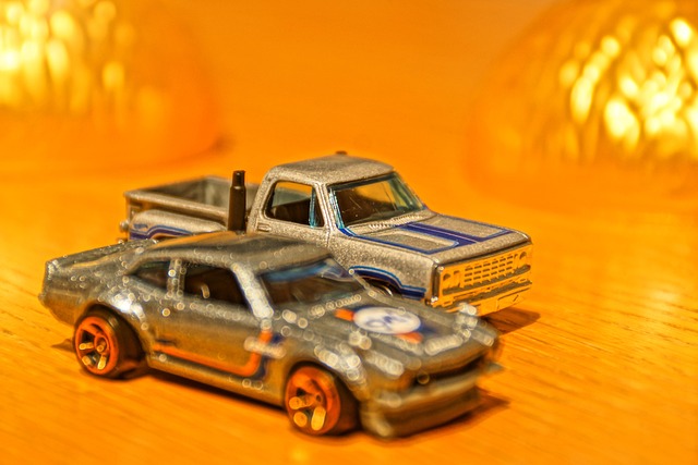 Kovová autíčka jsou žádaná. 